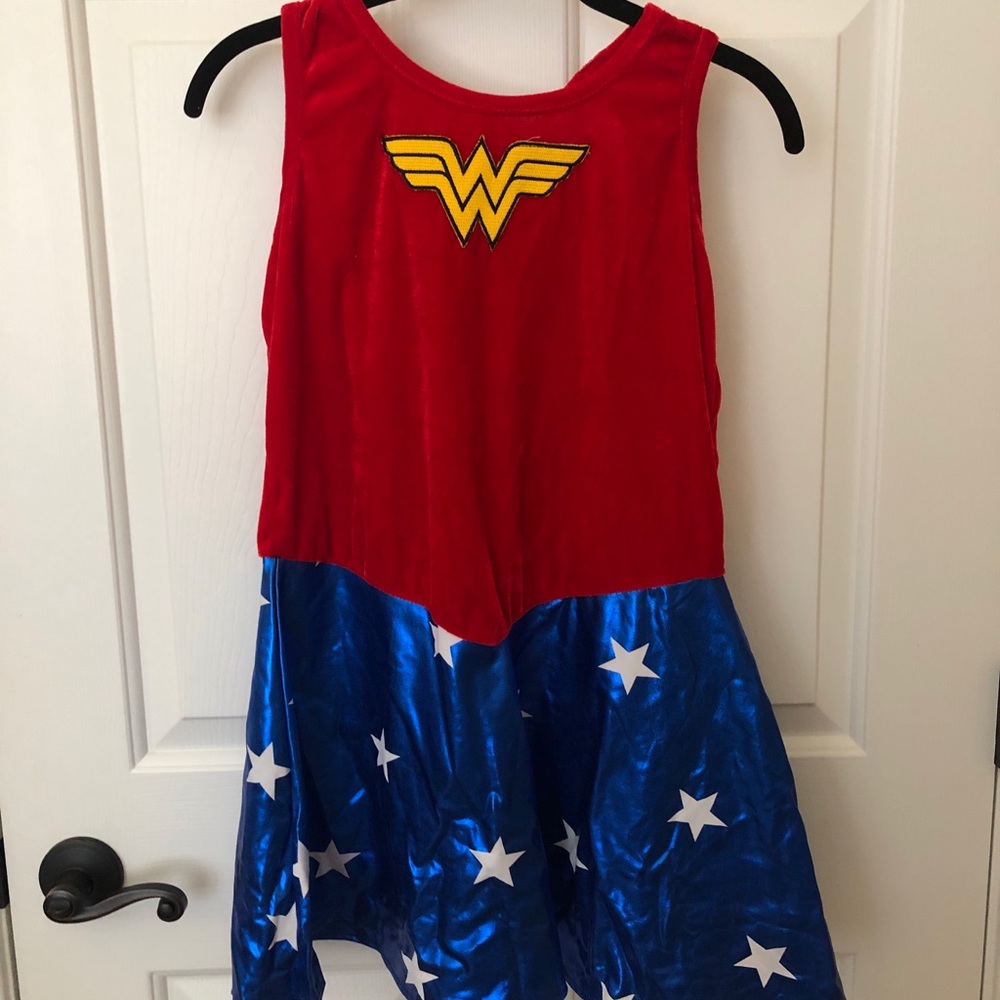 Wonder Woman Halloween Costume with Cape. Sz L